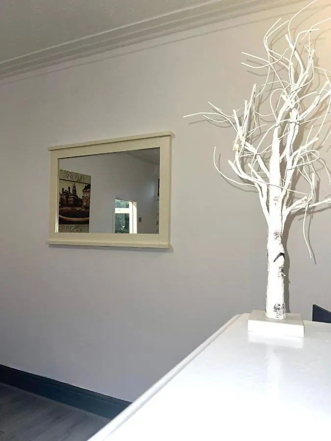 Ashton House Villa Leeds  Holiday home