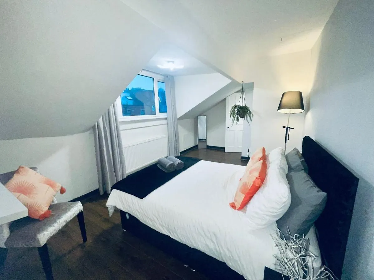 Holiday home Ashton House Villa Leeds