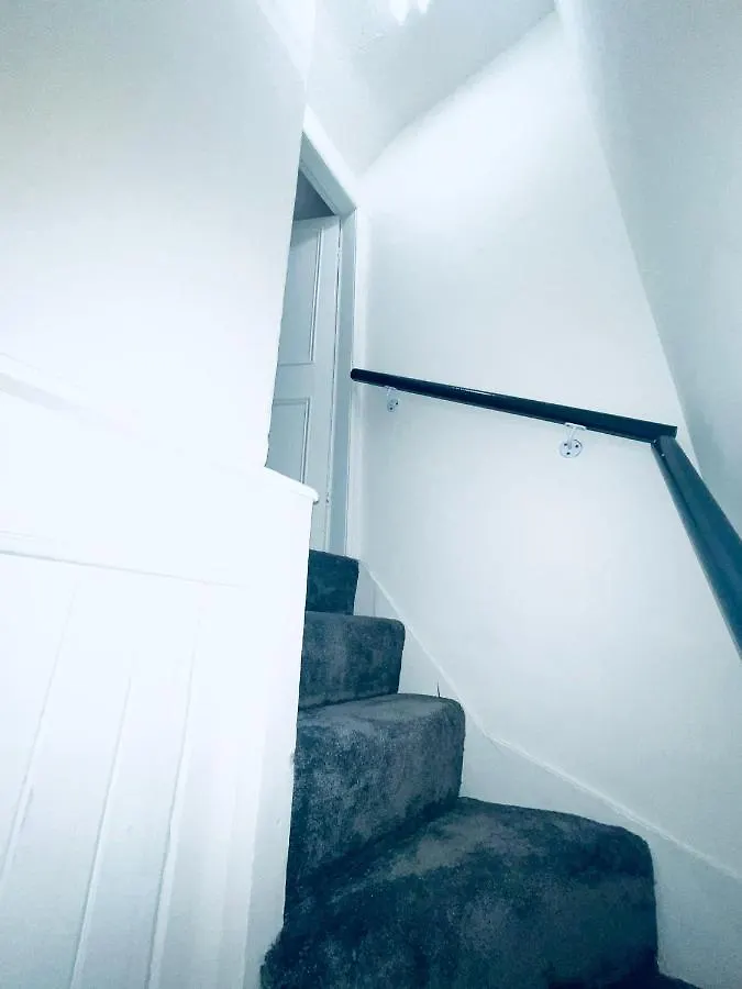 Ashton House Villa Leeds  Holiday home Leeds (West Yorkshire)
