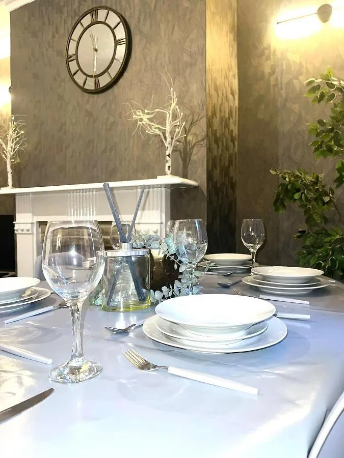 Ashton House Villa Leeds  Holiday home
