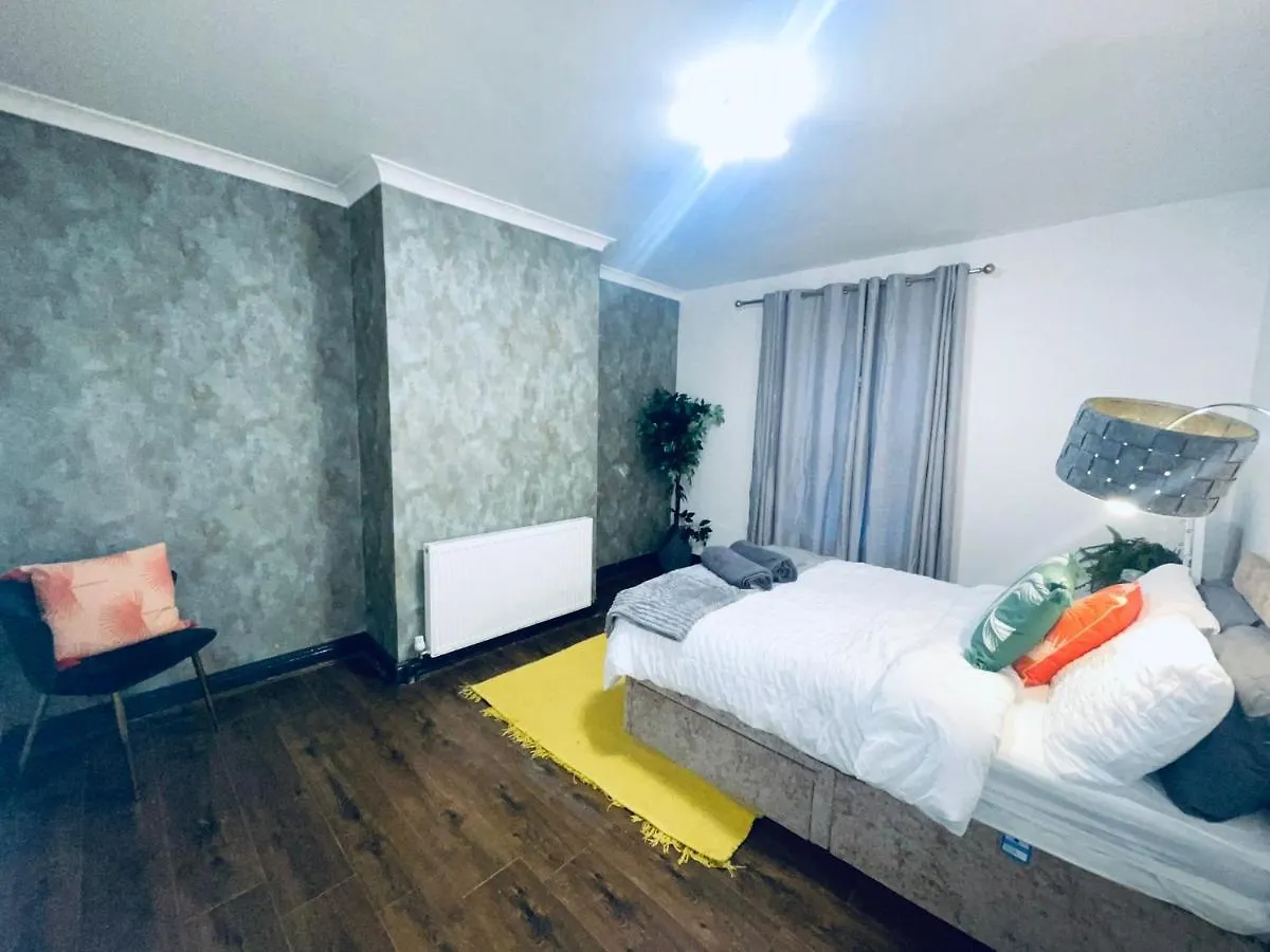 Holiday home Ashton House Villa Leeds