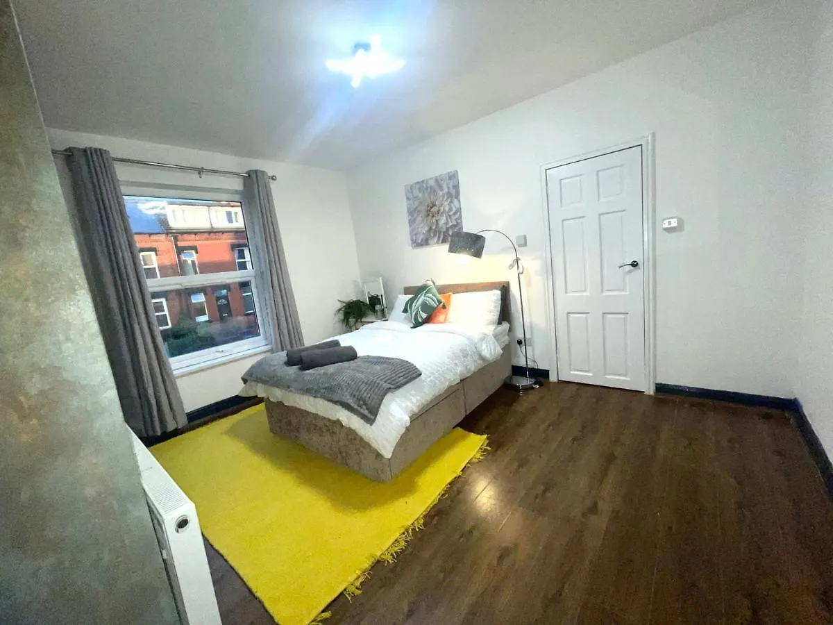 Ashton House Villa Leeds  Holiday home