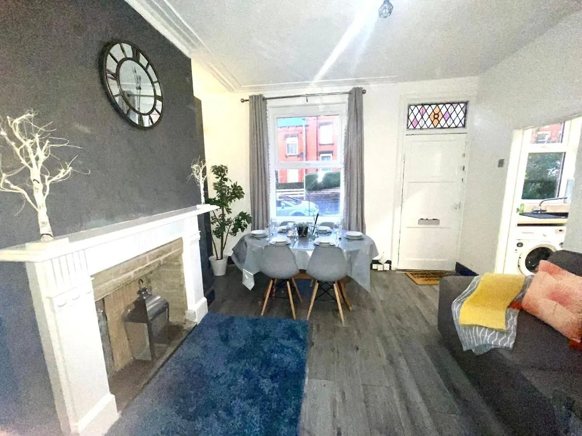 Ashton House Villa Leeds