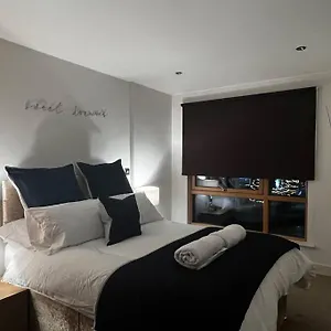 Leeds Clarence Dock 2 Bedroom Apt Apartment